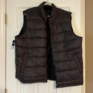 REVERSIBLE - puffer & solid men’s vest! Never been worn - new with tags. XXXL